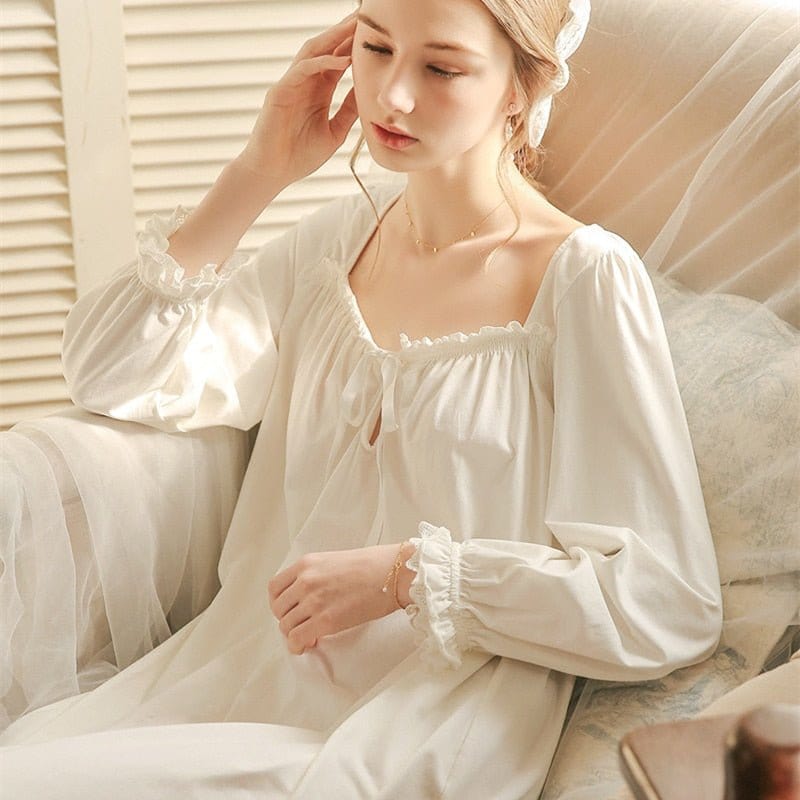New Style Vintage and Comfortable Pajamas for Women - China Pajamas and  Spring and Autumn price