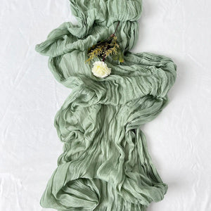 Modestly Yours sage green / 90x180cm Table Runner